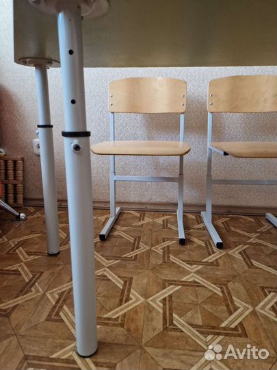 Детский стол и 2 стула