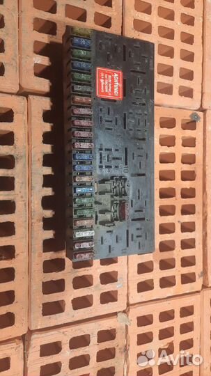 Блок предохранителей Audi 80 B4