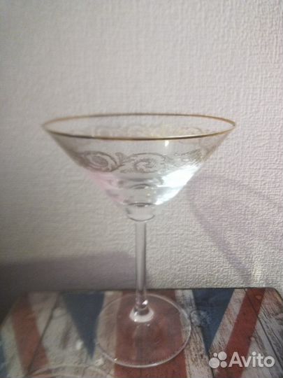 Бокалы рюмки под мартини