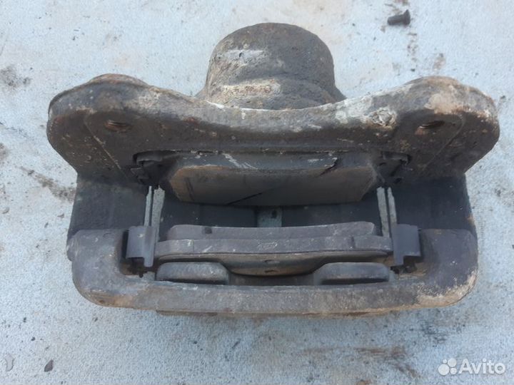 Суппорт передний левый Hyundai Ix35