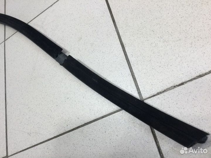 Уплотнитель (внутри) задний левый Hyundai Elantra