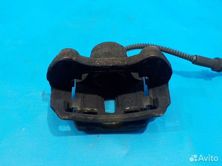 Тормозной суппорт передний правый opel Astra J GTC