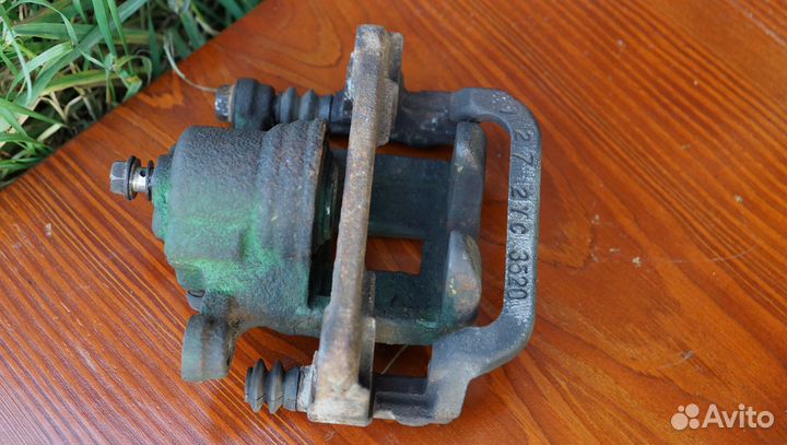 Суппорт тормозной задний правый 3520 44001JG00A