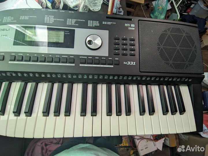 Синтезатор с активной клавиатурой