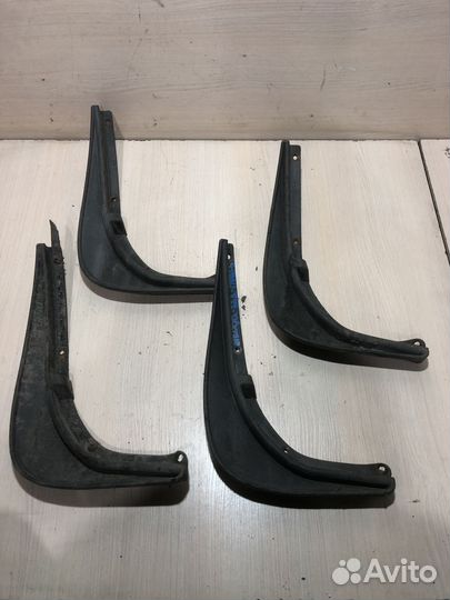 Брызговик задний правый skoda Octavia A5