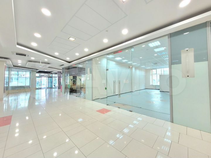 Торговая площадь, клиентский офис 76 м²