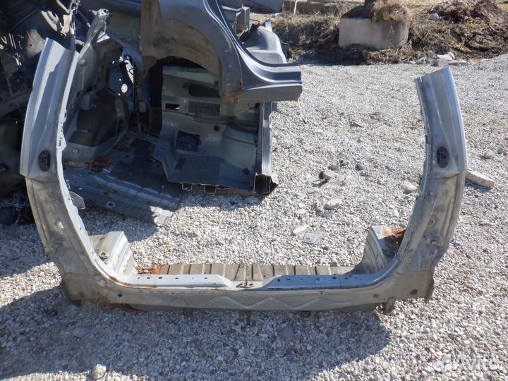 Панель задняя Mazda MPV