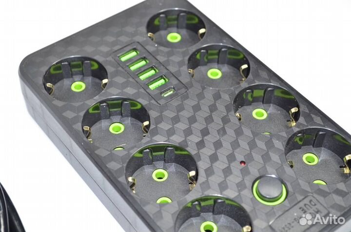 Сетевой фильтр с 8 гнездами, 4 USB-портами и 1 typ