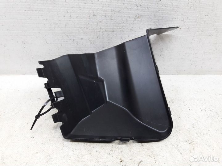 Дефлектор радиатора правый Renault Duster 2010