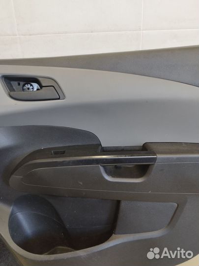 Обшивка двери передней правой Aveo (T300) 2011