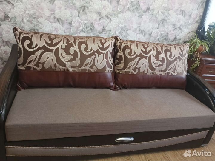 Диван