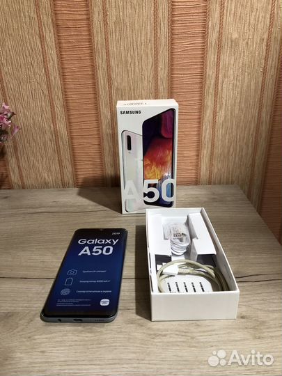 Samsung Galaxy A50, 4/64 ГБ