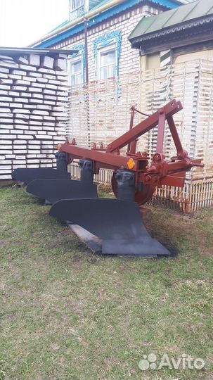 Плуг на трактор