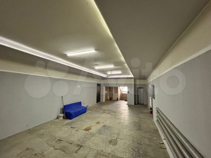 Здание, 13599 м²