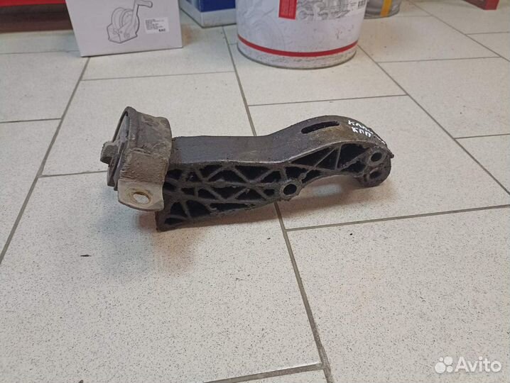 Кронштейн задней опоры кпп двигателя 1118 Калина