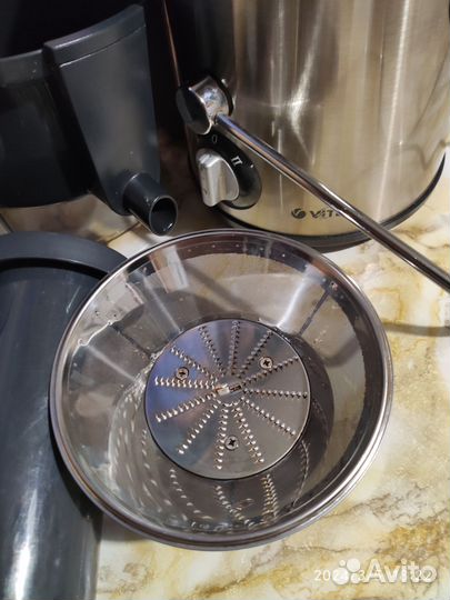 Соковыжималка Vitek VT-1609, сломана муфта