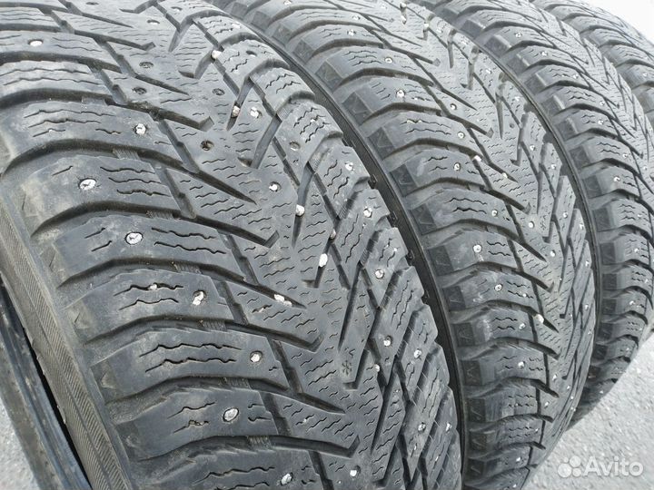 Nokian Tyres Hakkapeliitta 8 SUV 215/70 R16