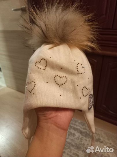 Шапка шлем журавлик. Белая шапка новая