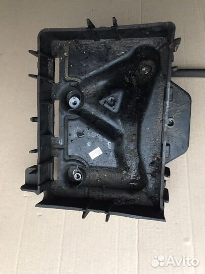 Площадка akб Skoda Rapid