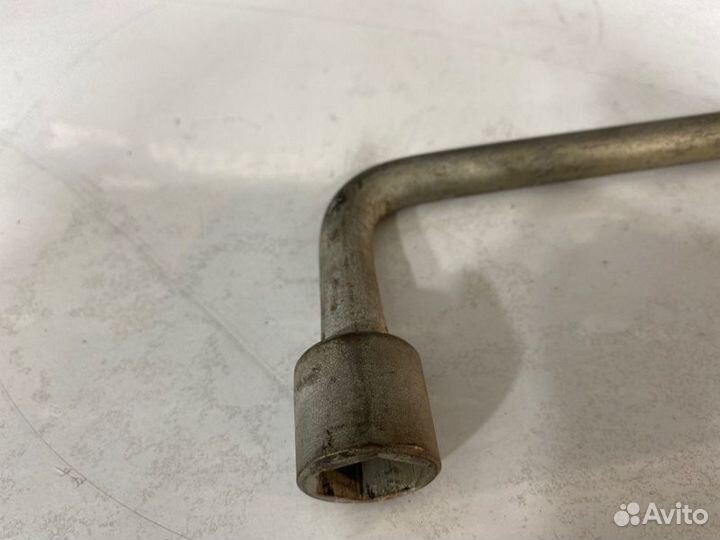 Ключ балонный Chevrolet Trailblazer GMT360 LL8