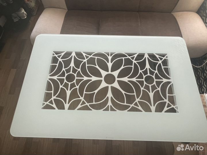 Стол обеденный