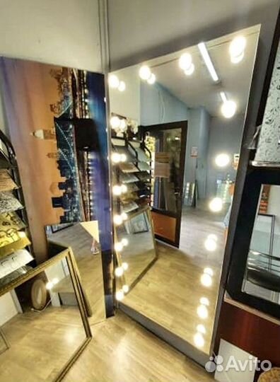Гримерное зеркало с подсветкой