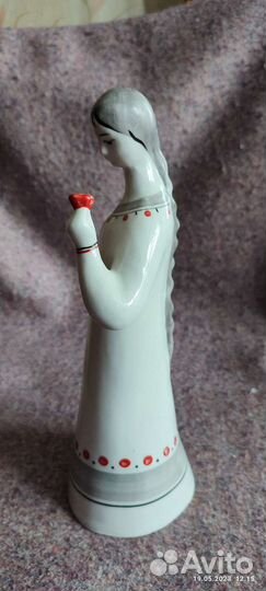 Статуэтка Аленький цветочек. Гжель