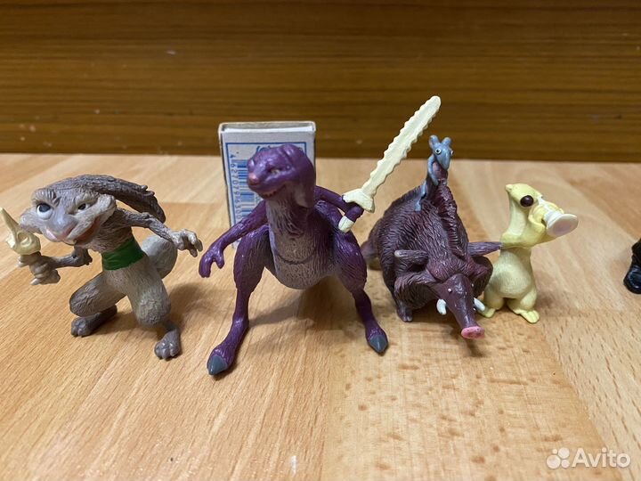 Три набора игрушек