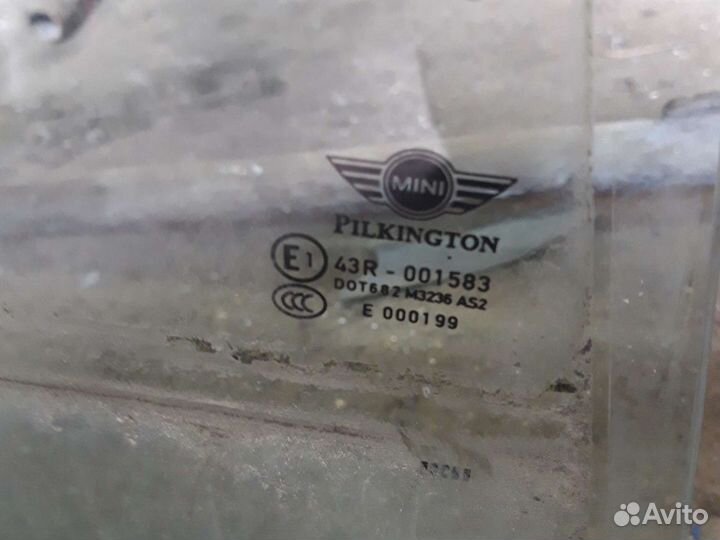 Стекло задней правой двери Мини Купер Кантримен R6