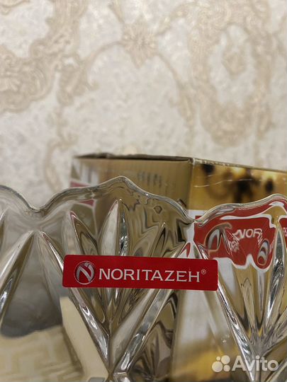 Ваза для фруктов на ножке