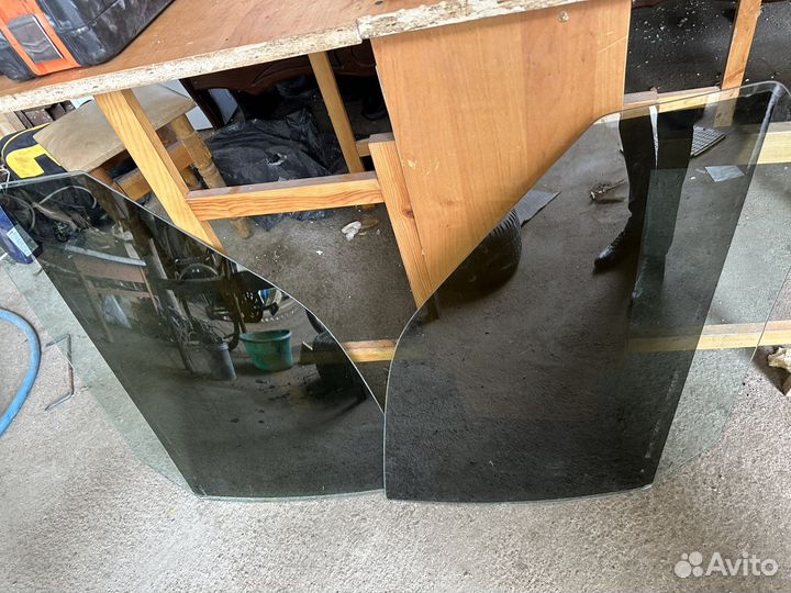 Стекла боковые передние