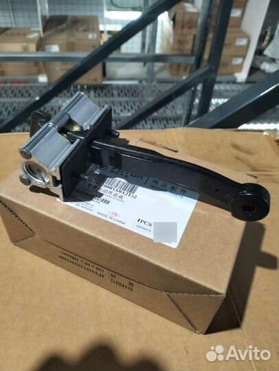 Ограничитель двери Foton Auman L/R H4610120003A0