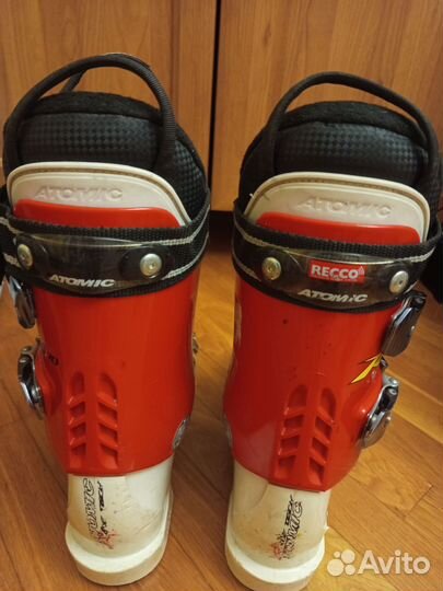 Горнолыжные ботинки atomic
