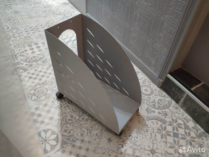 Подставка под системный блок на колесах