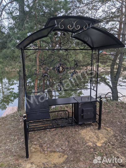 Мангал с крышей