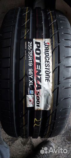 Bridgestone Potenza S001 255/35 R19 и 285/30 R19 98Y