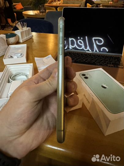 iPhone 11, 64 ГБ