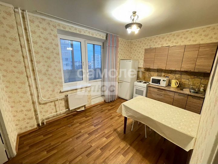 2-к. квартира, 66 м², 8/17 эт.