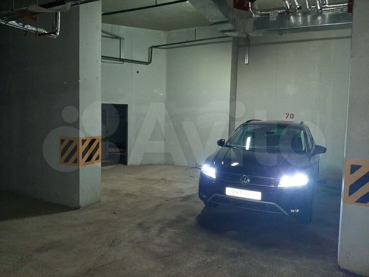 Машиноместо, > 30 м²