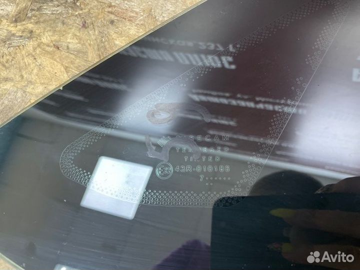 Форточка кузова задняя правая LADA Vesta