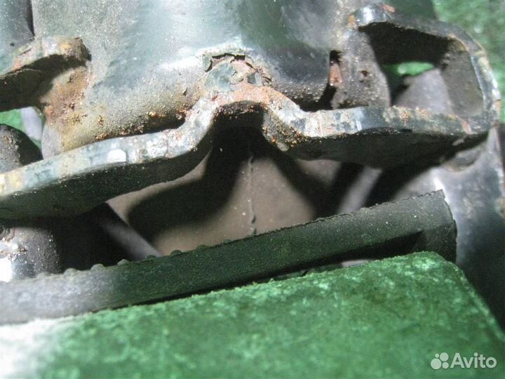 Опора (подушка) двигателя правая Toyota Auris E15