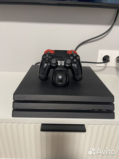 Sony playstation 4 PRO 1TB 2 геймпада