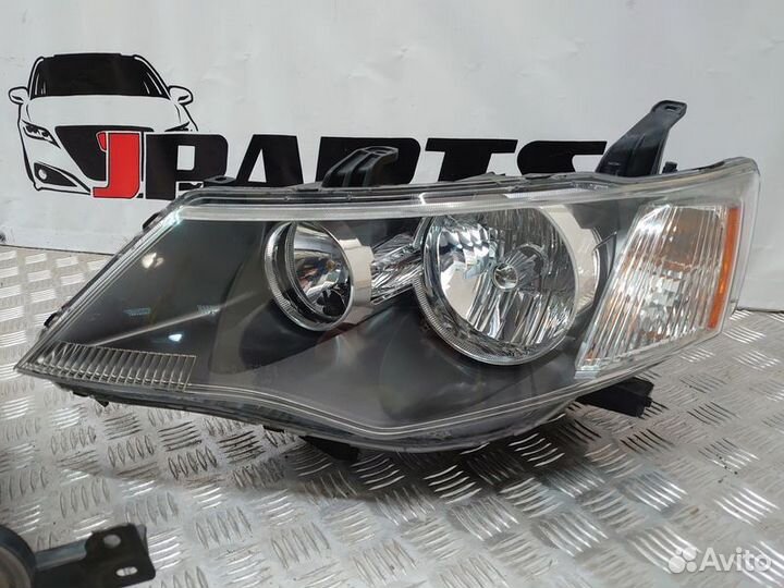 Оригинальные фары Mitsubishi Outlander XL