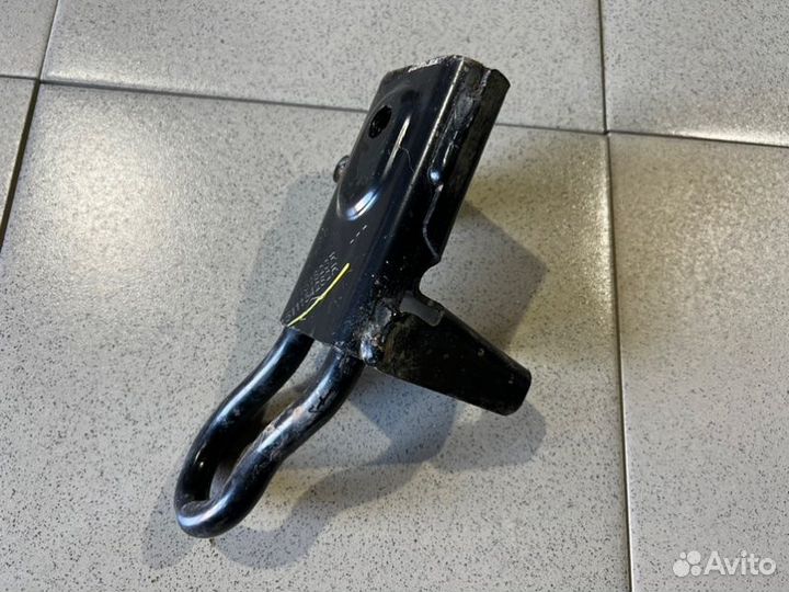 Крюк буксировочный Renault Duster пробег 47.000км