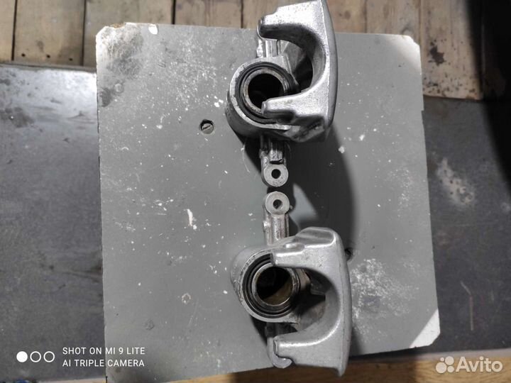 Суппорт Toyota avensis 2