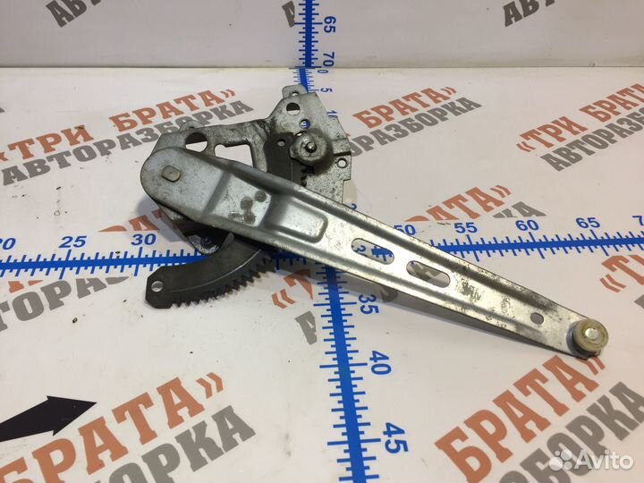 Стеклоподъемник задний правый (механический)