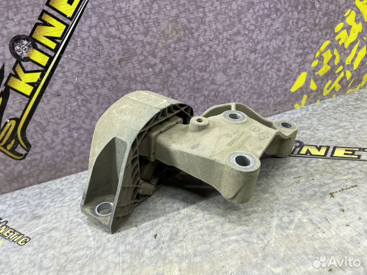 Опора двигателя правая Логан 2 8V K7M 2017 Сандеро