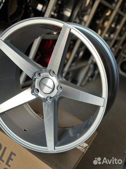 Диски Vossen VPS-303 R17 7.5j et+33 5*105