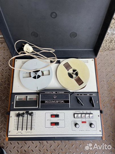 Катушечный магнитофон «Комета 212»СССР