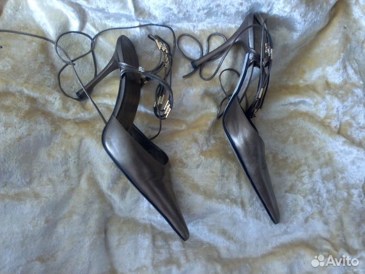 Продаю женские туфли